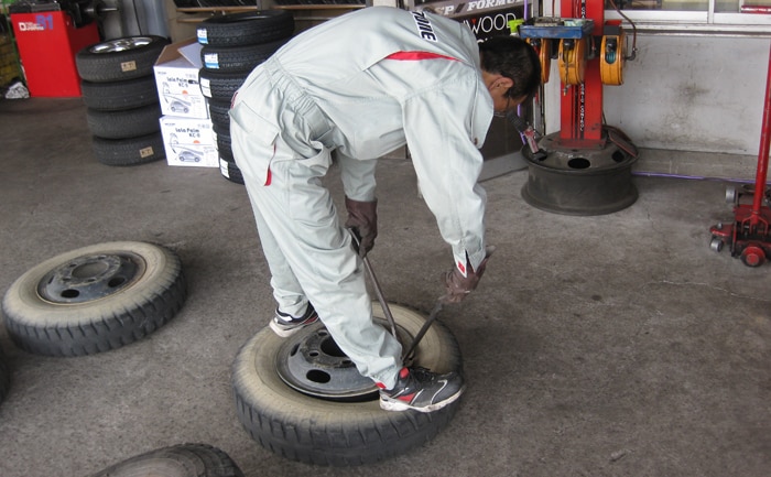 トラックのリング付きチューブタイプタイヤを交換しました 7 00r16 10pr 埼玉県川越市タイヤ交換 ホイール販売店