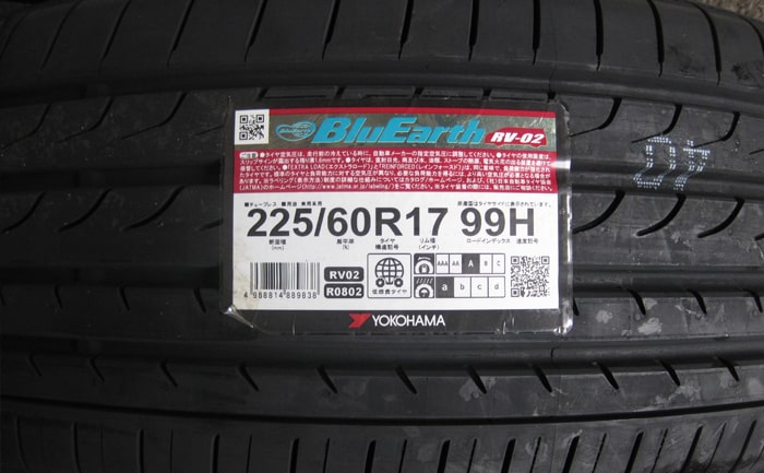 225/60R17 ブルーアースRV02