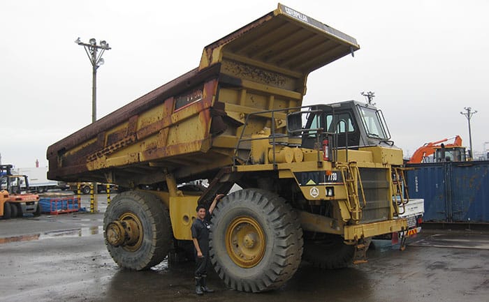 Cat 773d 50t重ダンプトラックの脱着作業をしました 24 00r35 埼玉県川越市タイヤ交換 ホイール販売店