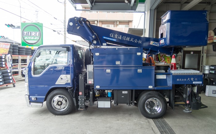 高所作業車 トラック エルフ タイヤ交換