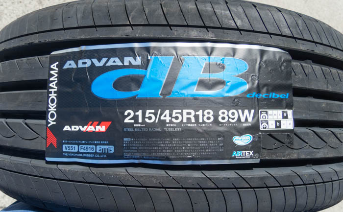 ADVAN dB V551 215/45R18