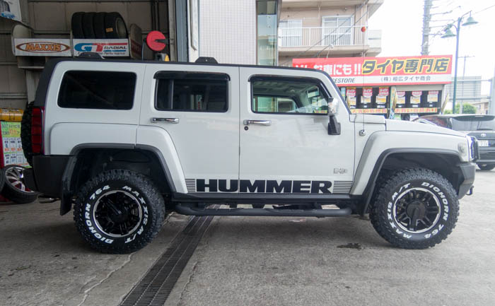 タイヤ交換　HUMMER　マキシス