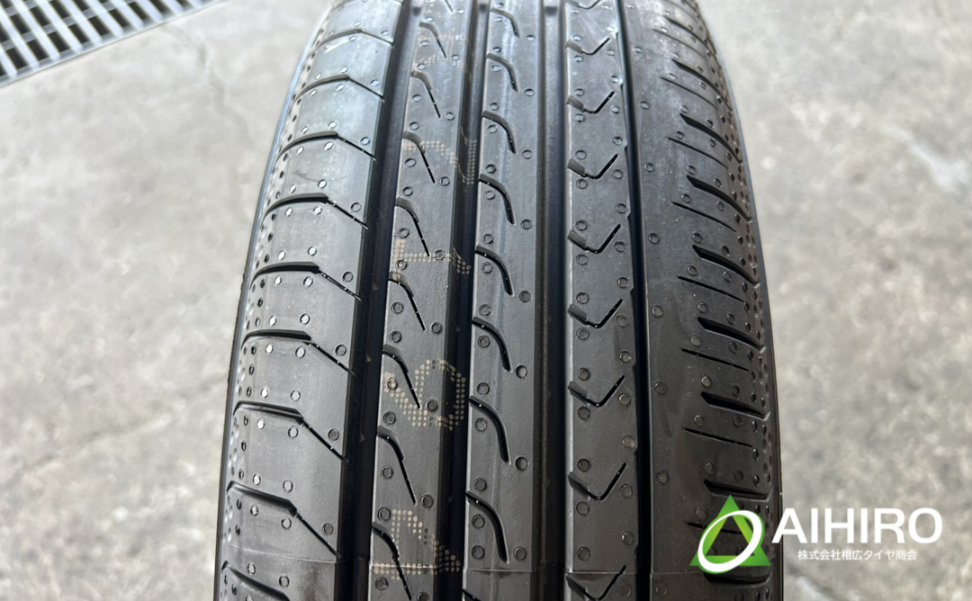 ブルーアースRV03 CK トレッド面